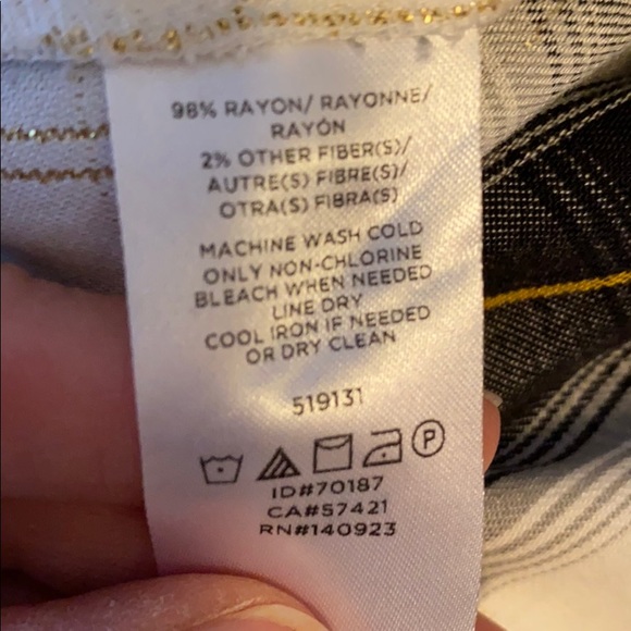 LOFT PETITE PLAID SPLIT NECK TUNIC BLOUSE - Picture 10 of 13